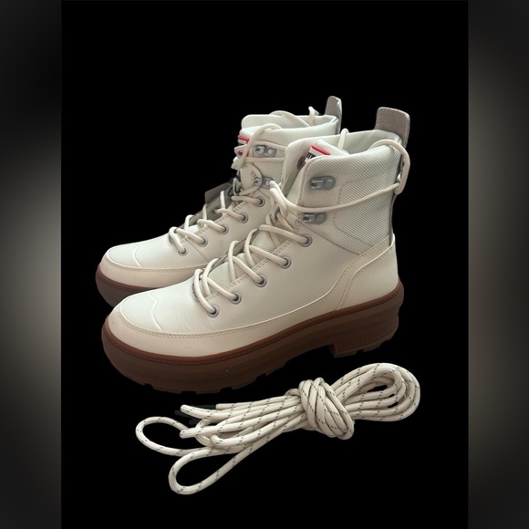 Size 8 - Hunter Rebel Explorer Boots for Women Shaded White/Gum NO Original Box - Picture 1 of 6